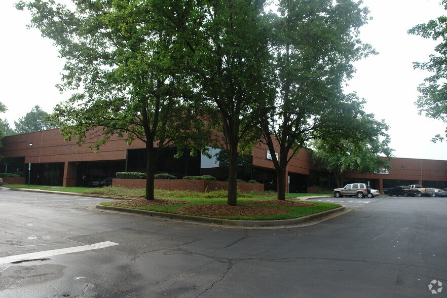 9401 Southern Pine Blvd, Charlotte, NC à louer - Photo du bâtiment - Image 2 de 8