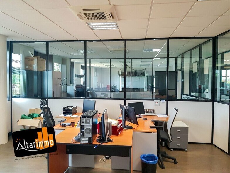 Office in Chartres for lease - Interior Photo - Image 2 of 4