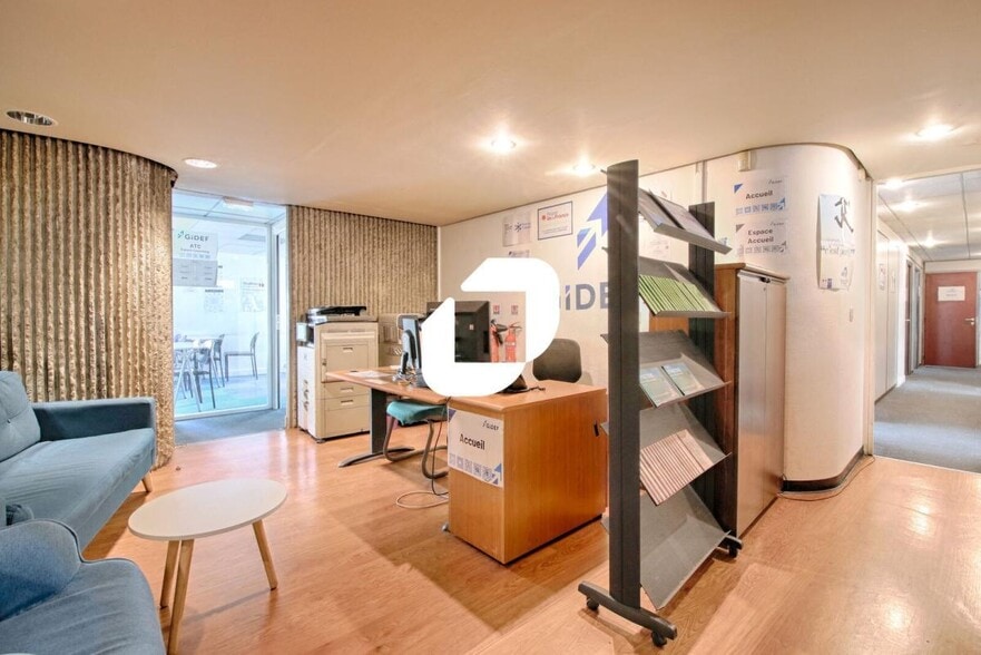 5 Rue Des Morillons, Paris for lease - Interior Photo - Image 3 of 16