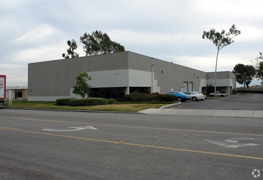 4476 Dupont St, Ventura, CA à louer - Photo du bâtiment - Image 2 de 5