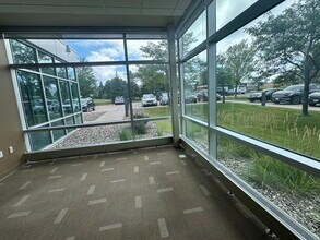 1000 140th St W, Burnsville, MN for lease Interior Photo- Image 1 of 9