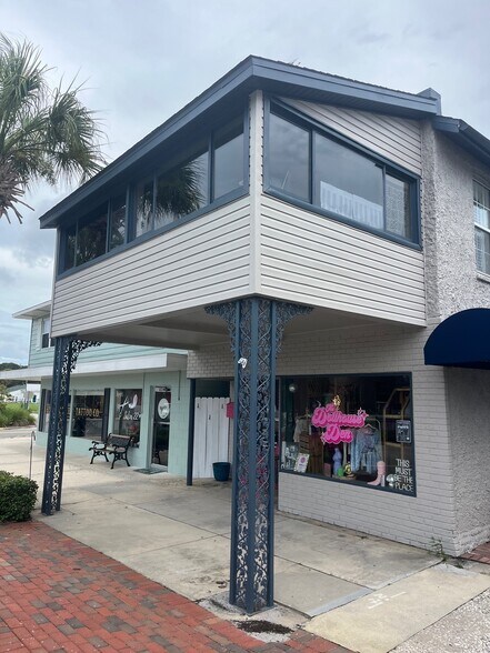 107 W Main St, Tavares, FL à vendre - Photo du bâtiment - Image 3 de 10