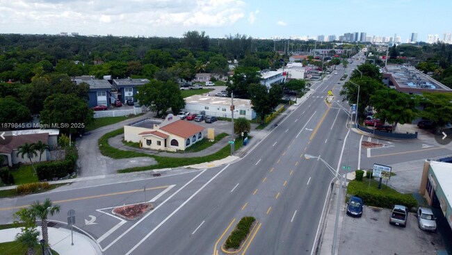 Plus de détails pour 14100 W Dixie Hwy, Miami, FL - Commerce de détail à vendre