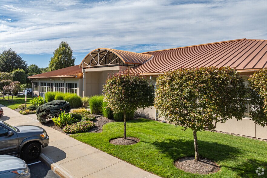 2 Medical Park Dr, West Nyack, NY à louer - Photo du bâtiment - Image 2 de 11