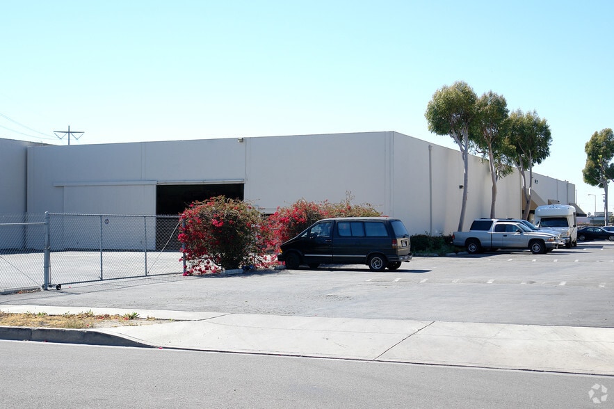 2533 S Main St, Santa Ana, CA for lease - Building Photo - Image 2 of 4