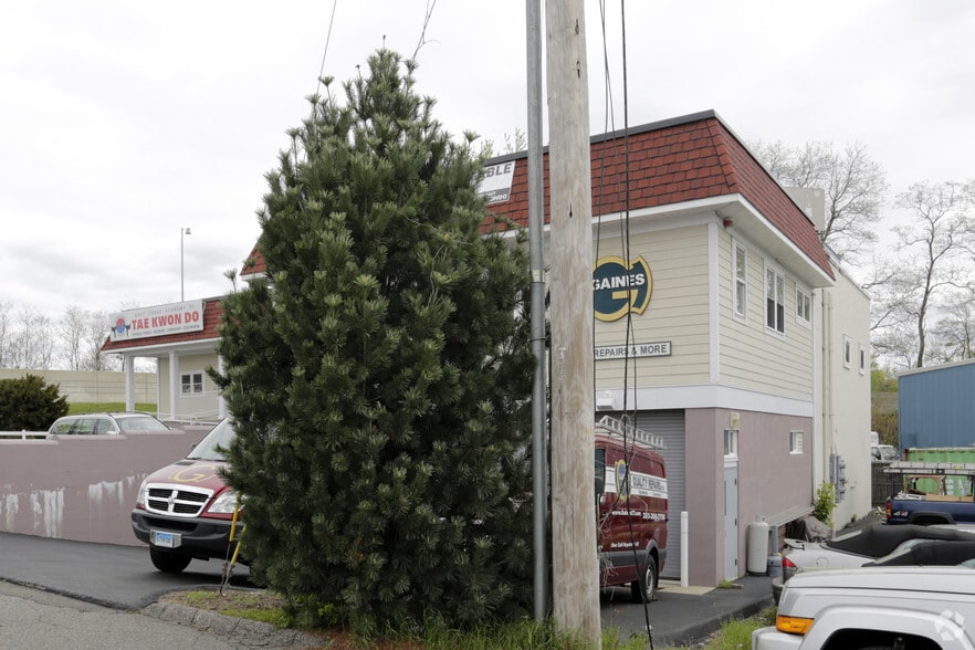 32 Berwick Ct, Fairfield, CT à louer - Photo du bâtiment - Image 2 de 9