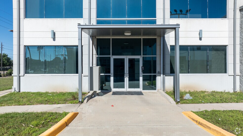 12302 FM 529, Houston, TX à vendre - Photo du bâtiment - Image 2 de 15