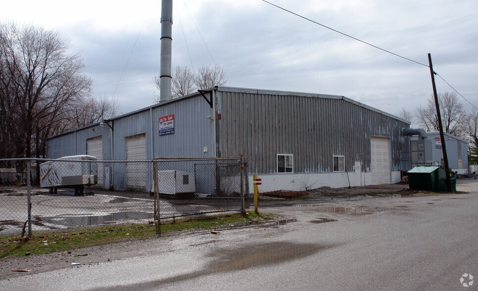 9655 Kretz Dr, Algonac, MI à vendre - Photo du bâtiment - Image 2 de 3