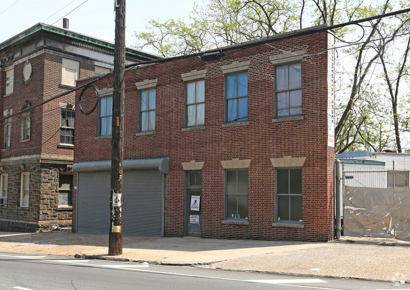 212 W Roberts Ave, Philadelphia, PA for lease - Building Photo - Image 1 of 7