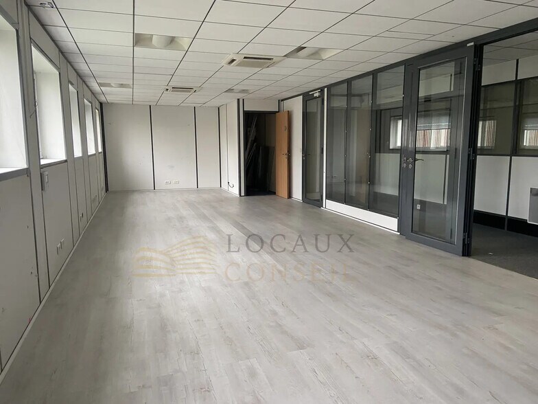 Flex in Argenteuil for lease - Building Photo - Image 3 of 7