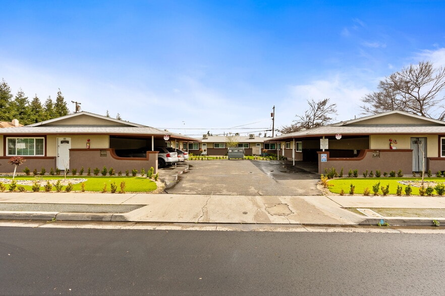 3012-3028 N Fruit Ave, Fresno, CA for sale - Building Photo - Image 3 of 10