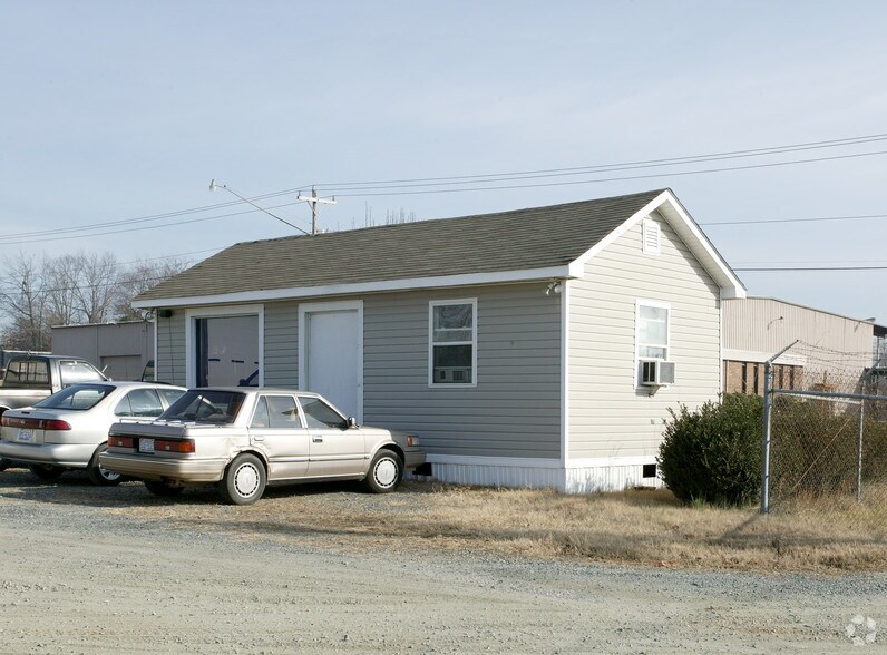 3120 Starlight Dr, Winston-Salem, NC à louer - Photo du bâtiment - Image 3 de 4