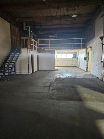 6145-6153 80 St NW, Edmonton, AB for lease - Building Photo - Image 3 of 8