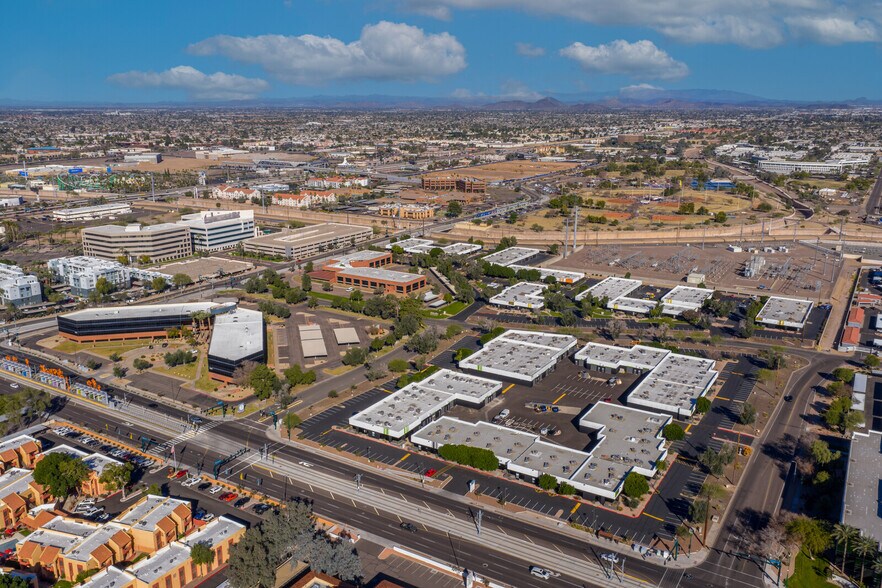 2440 W Mission Ln, Phoenix, AZ à louer - Photo du bâtiment - Image 1 de 5