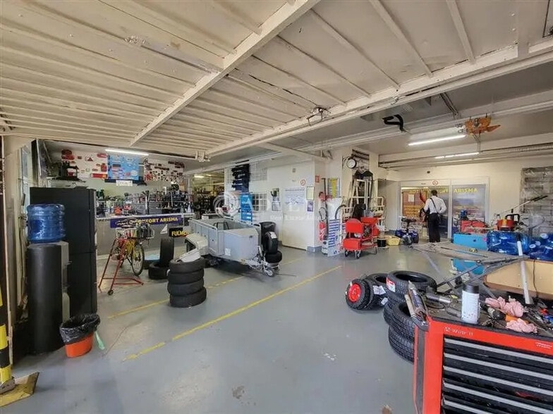 Flex in Saint-Denis for lease - Building Photo - Image 2 of 6