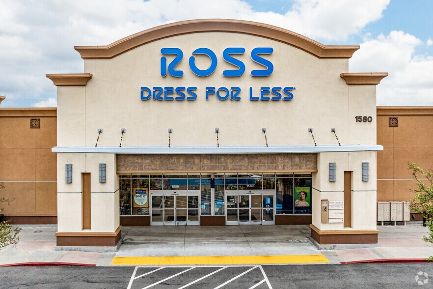 1548 Foothill Blvd, La Verne, CA à louer - Photo du bâtiment - Image 3 de 5