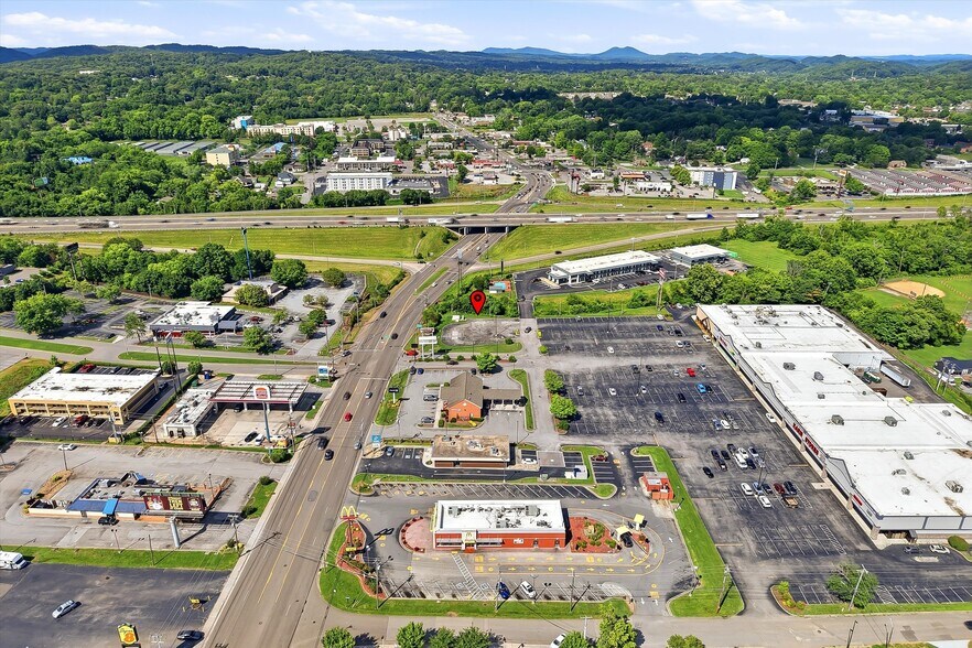 Merchants Dr, Knoxville, TN à louer - Photo du bâtiment - Image 3 de 12