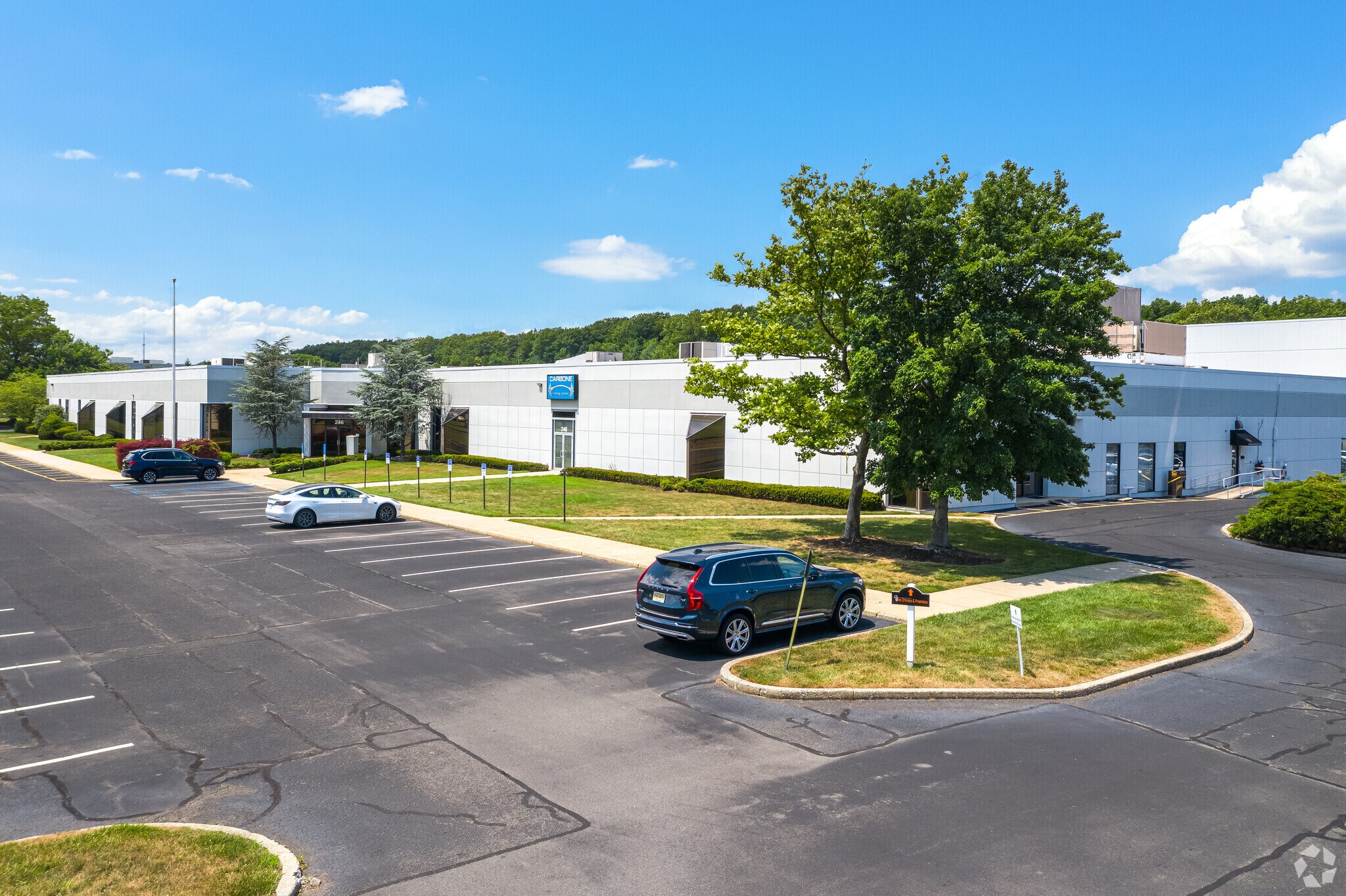 246 Industrial Way W, Eatontown, NJ à louer Photo principale- Image 1 de 8