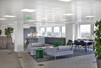 Reading Bridge, Reading for lease Building Photo- Image 2 of 5