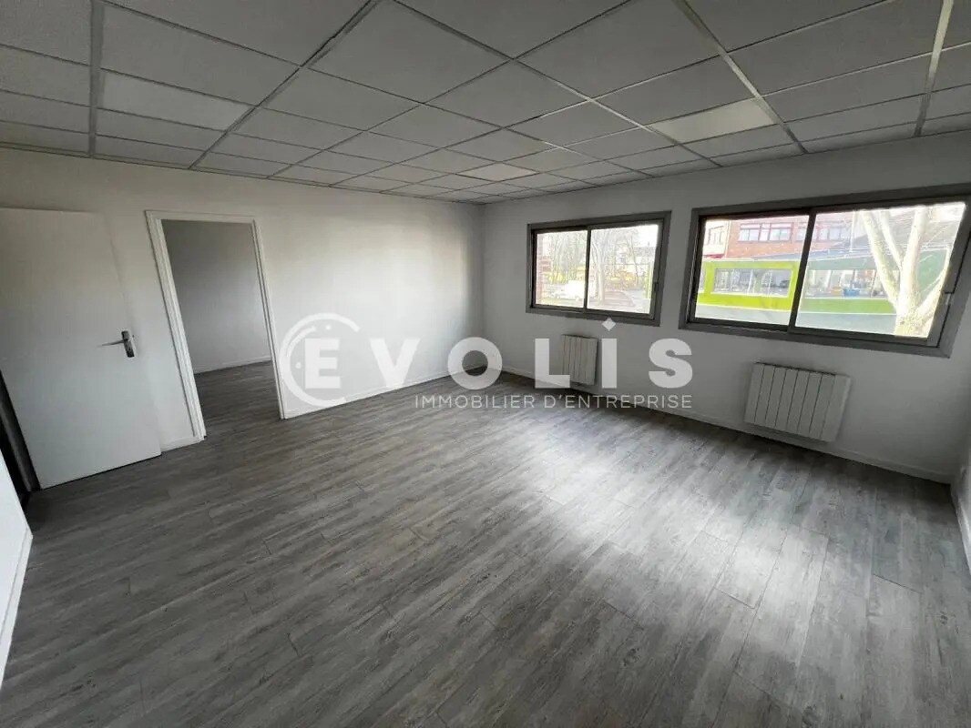 Office in Lisses for lease Interior Photo- Image 1 of 9