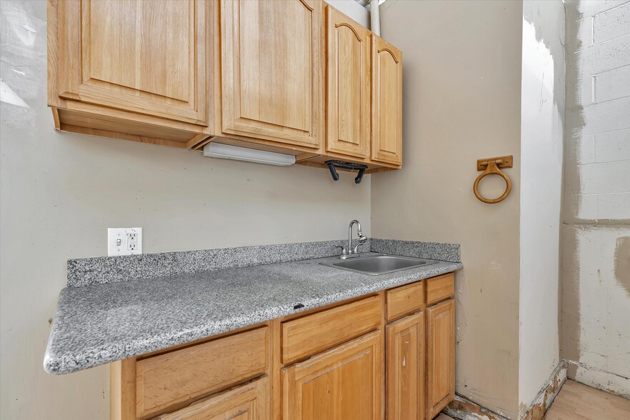 1227 San Pablo Ave, Berkeley, CA for sale - Interior Photo - Image 3 of 46