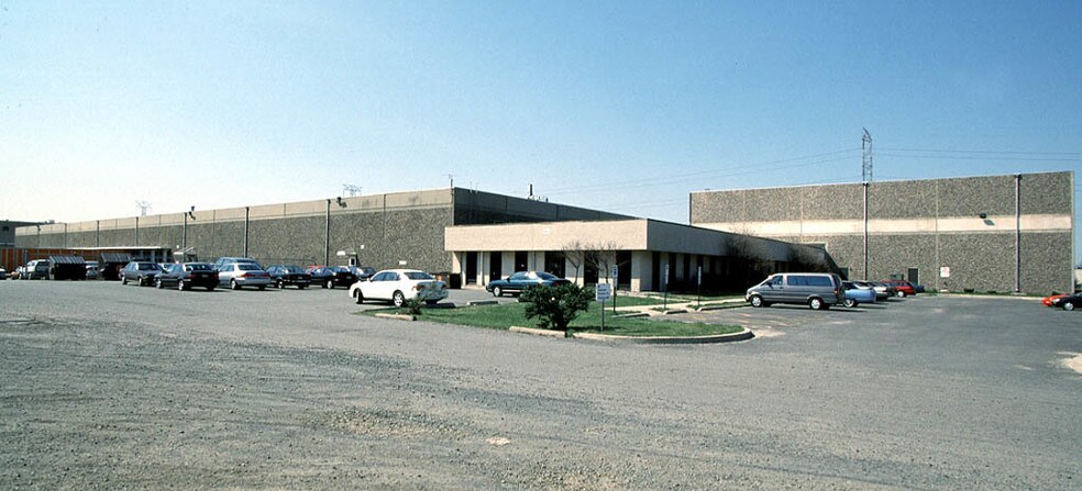 41-49 Distribution Blvd, Edison, NJ for lease - Building Photo - Image 2 of 9