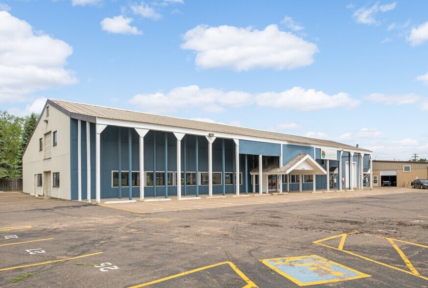 3050 Coon Rapids Blvd NW, Coon Rapids, MN à vendre - Photo du bâtiment - Image 2 de 9