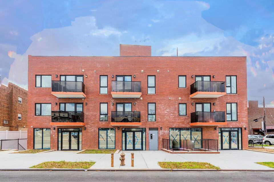 16502 Sanford Ave, Flushing, NY for sale Primary Photo- Image 1 of 41