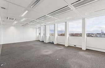 Office in Puteaux for lease Interior Photo- Image 1 of 8