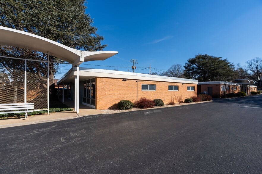 1305 13th St, Waynesboro, VA à vendre - Photo du bâtiment - Image 2 de 25