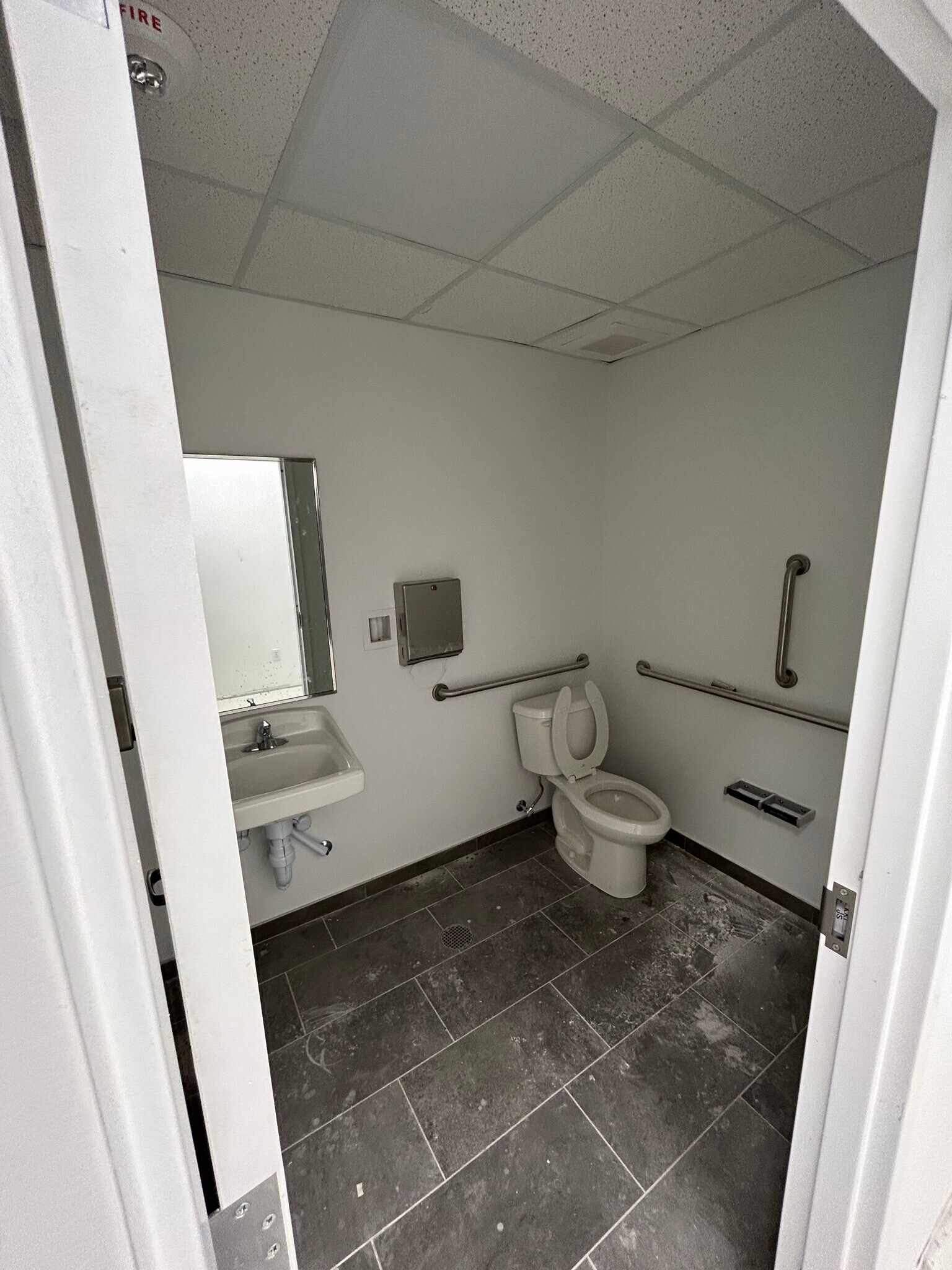 5075 E University Ave, Pleasant Hill, IA for lease Interior Photo- Image 1 of 3