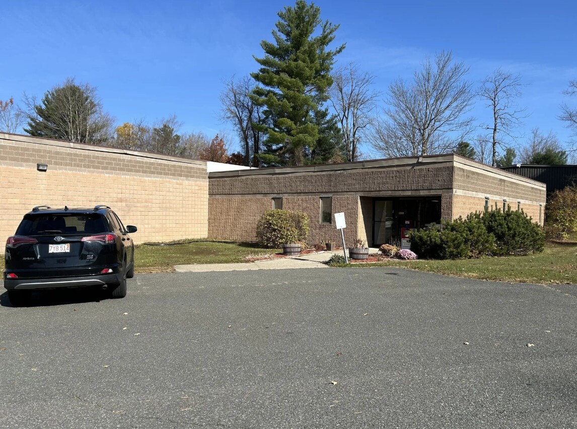 6 Westview Rd, Pittsfield, MA for lease Primary Photo- Image 1 of 6