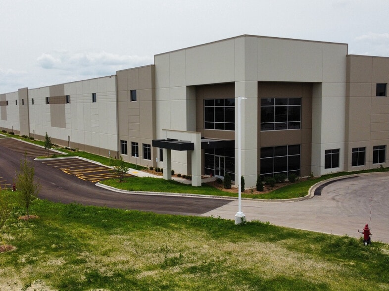 N128W20943 Holy Hill Rd, Germantown, WI for lease - Building Photo - Image 1 of 6