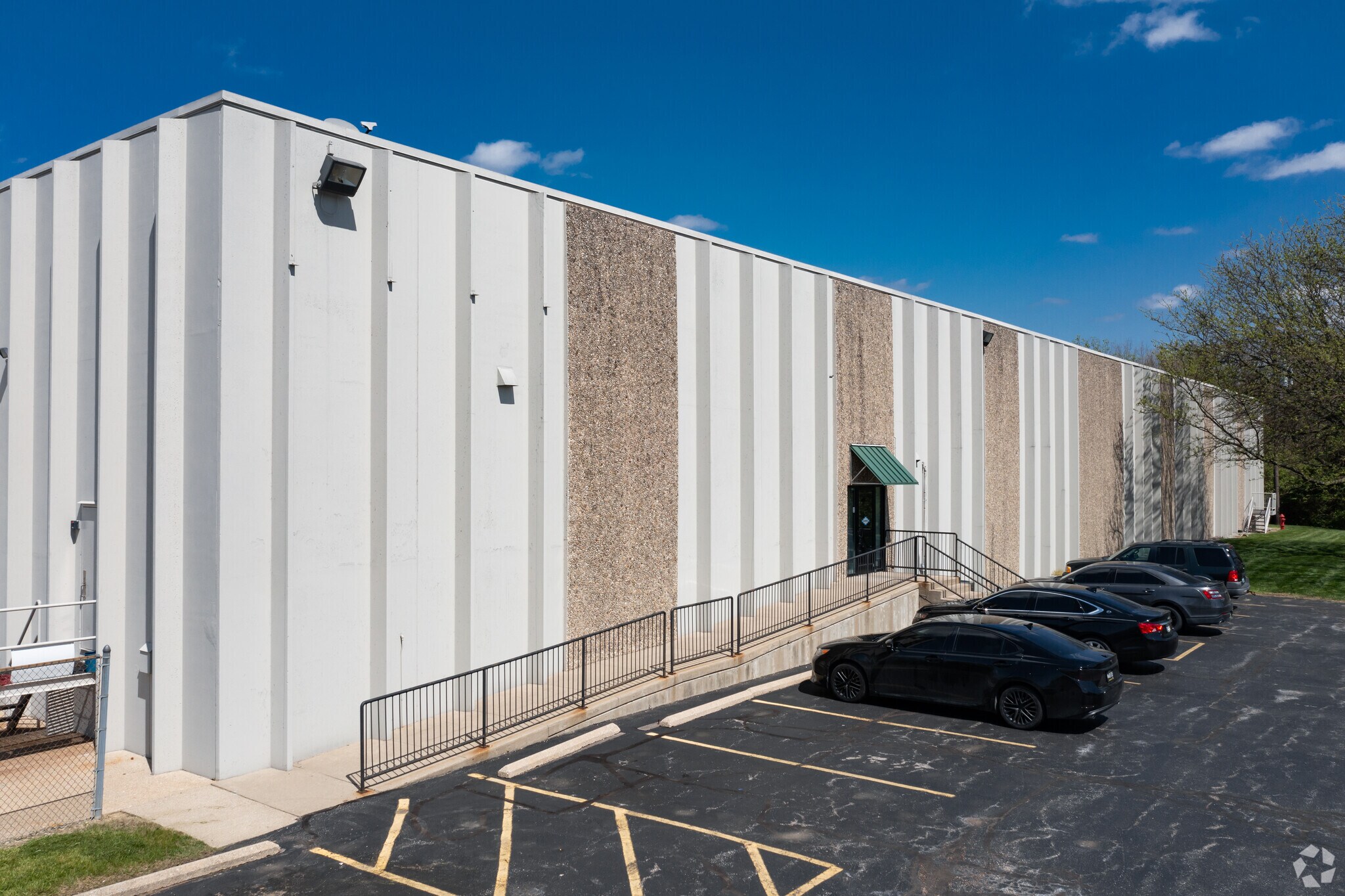 7090 Industrial Rd, Florence, KY for lease Primary Photo- Image 1 of 5