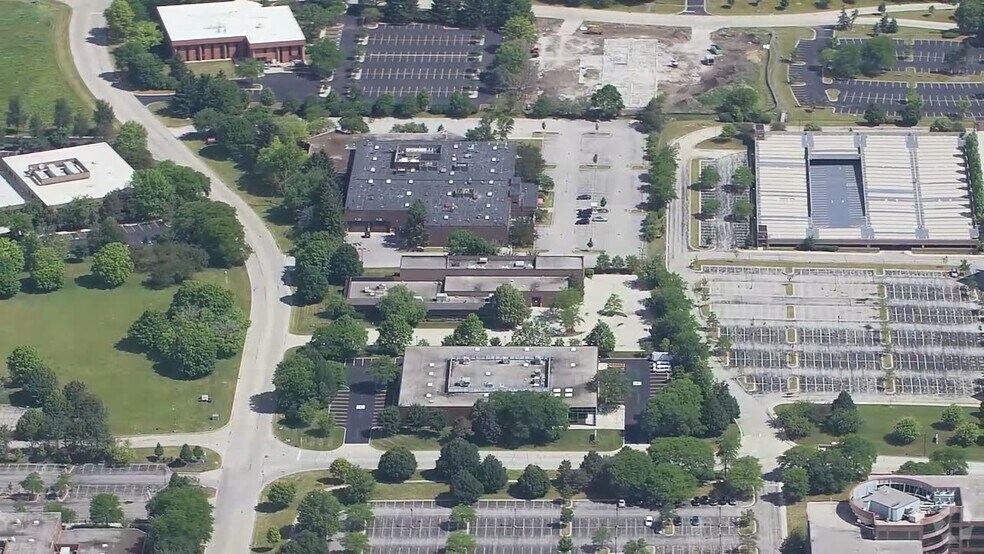 425 Barclay Blvd, Lincolnshire, IL à louer - Vidéo aérienne - Image 2 de 15