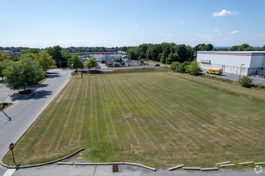 Whitehall Rd, Whitehall, PA à louer - Photo du bâtiment - Image 2 de 2