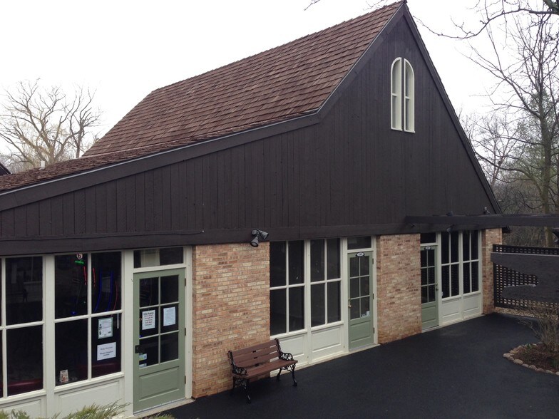 215-245 Robert Parker Coffin Rd, Long Grove, IL à louer - Photo du bâtiment - Image 2 de 5