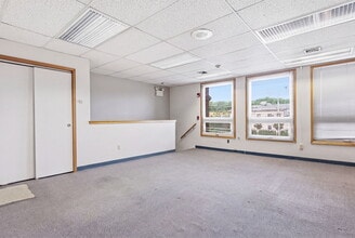 1568 Woodbourne Rd, Levittown, PA à vendre Photo du bâtiment- Image 1 de 11