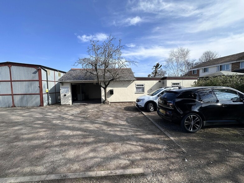 31 Stoke Rd, Aylesbury for lease - Building Photo - Image 2 of 6