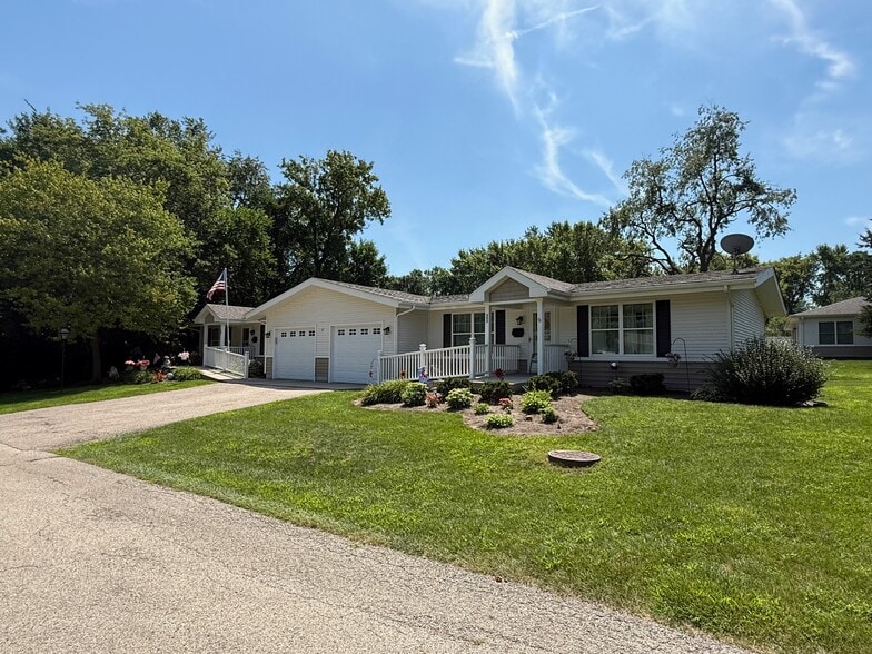 Hearthstone Communities portfolio of 7 properties for sale on LoopNet.ca - Building Photo - Image 3 of 4