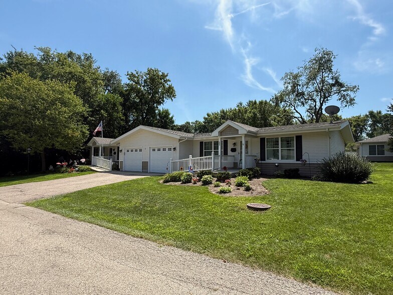 Hearthstone Communities portefeuille de 7 propriétés à vendre sur LoopNet.ca - Photo du bâtiment - Image 3 de 4