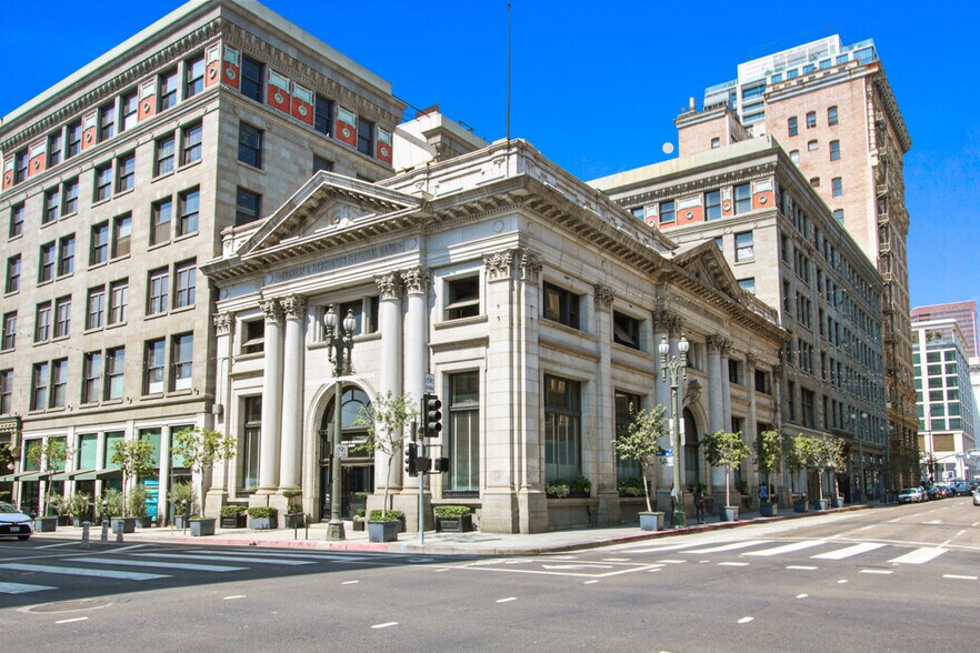 401 S Main St, Los Angeles, CA à louer - Photo du bâtiment - Image 2 de 13