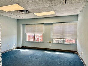 297 Kinderkamack Rd, Oradell, NJ à louer Photo intérieure- Image 1 de 7