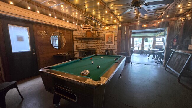 Plus de détails pour 4021 Acton Hwy, Granbury, TX - Commerce de détail à louer