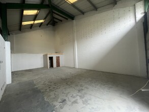 20 Trafalgar Business Centre, Barking for lease Interior Photo- Image 2 of 2