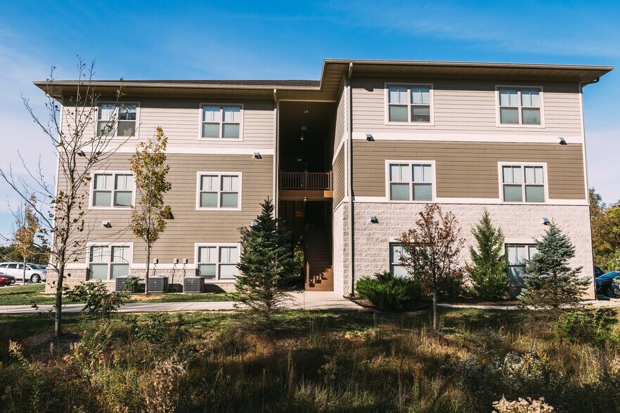 820 Elm St, Godfrey, IL à vendre - Photo du bâtiment - Image 2 de 7