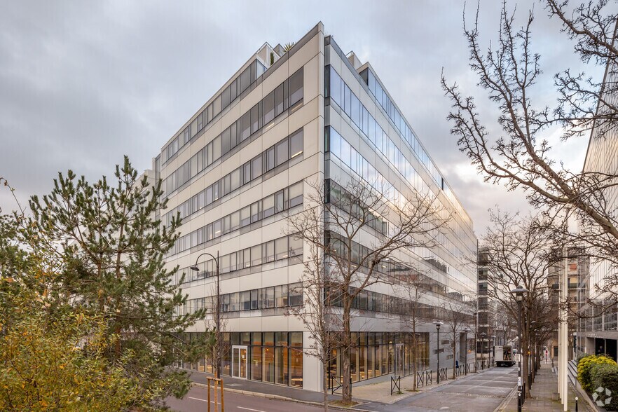 1 Place Louis Renault, Rueil-Malmaison à louer - Photo du bâtiment - Image 2 de 4