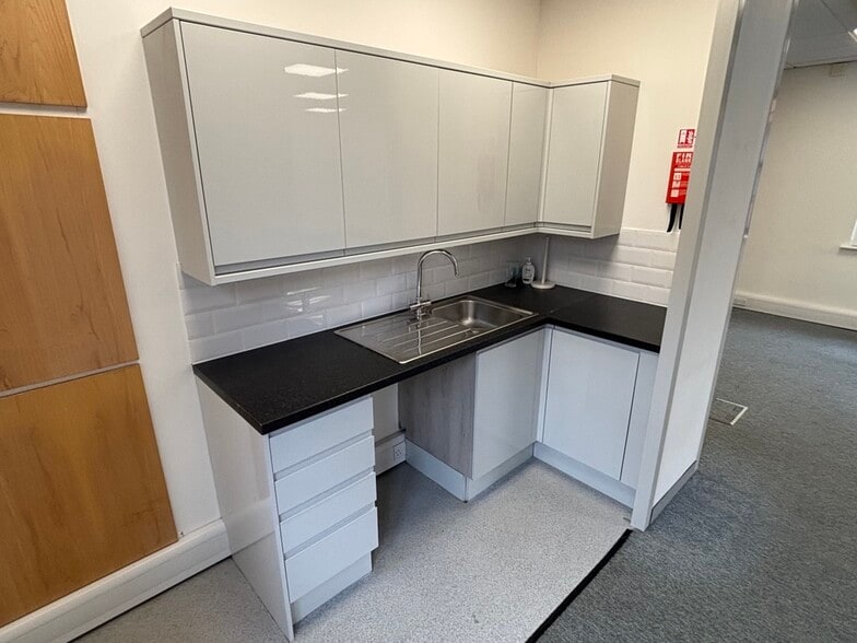 Liston Road, Marlow à louer - Photo du bâtiment - Image 2 de 2