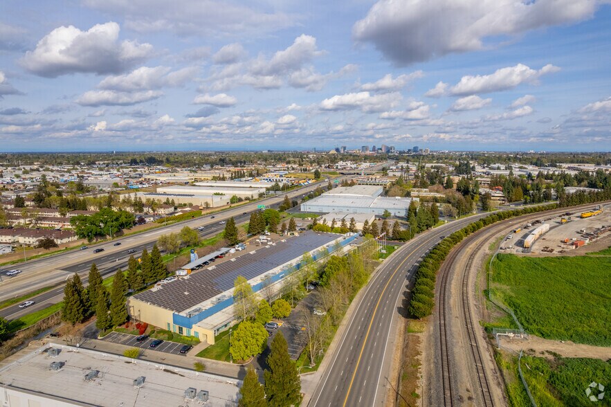 3300 Industrial Blvd, West Sacramento, CA à louer - Photo du bâtiment - Image 3 de 6