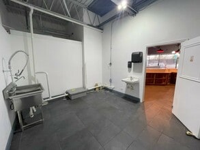 6125 N 2nd St, Loves Park, IL for lease Interior Photo- Image 2 of 3